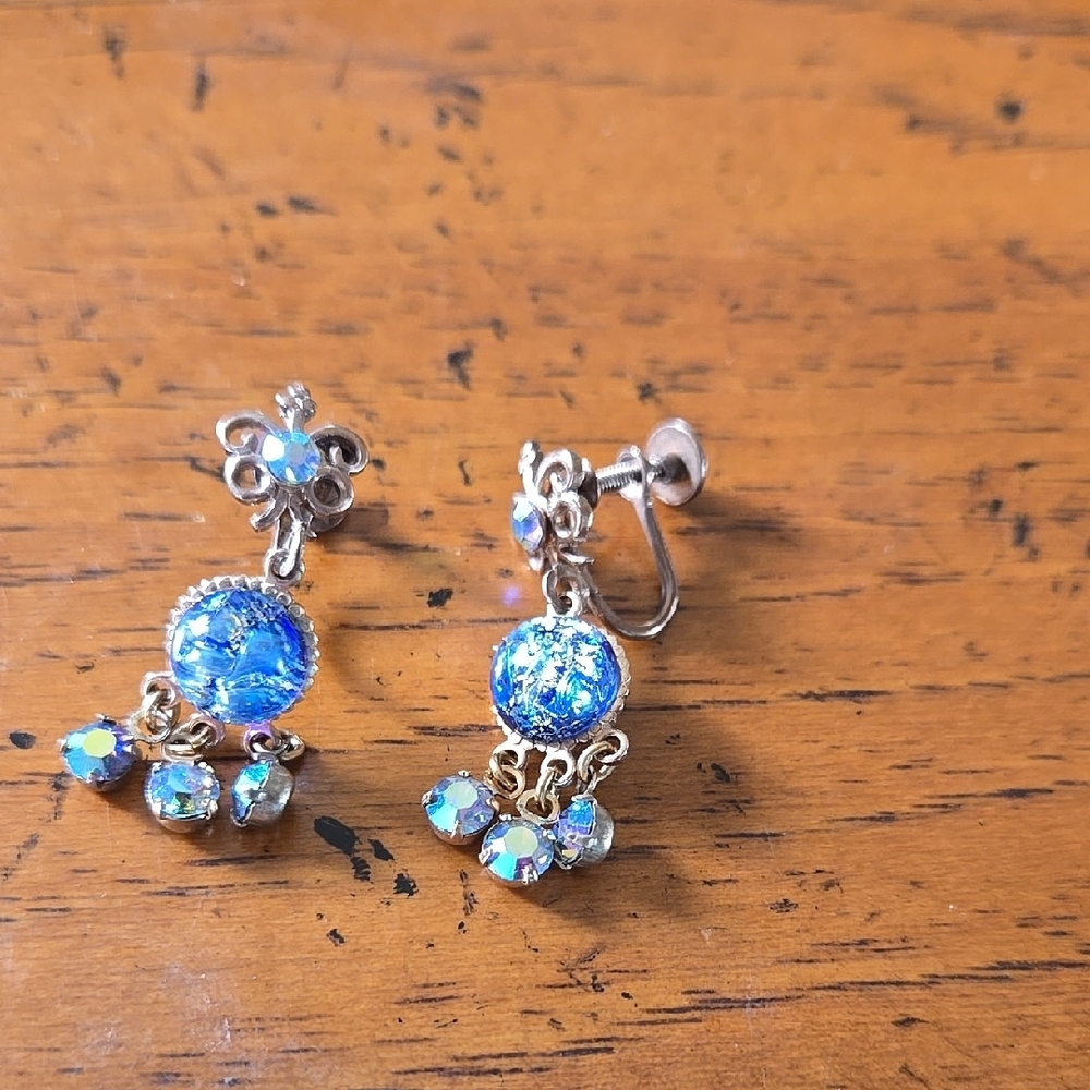 Goldtone Screwback Earrings. Blue Crystals.